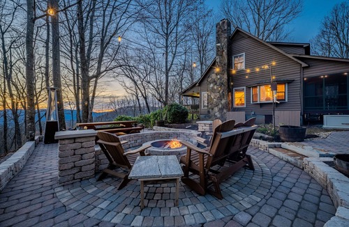 Scaly Mountain House | Near Highlands: 36-Acre Scaly Mountain Lodge
