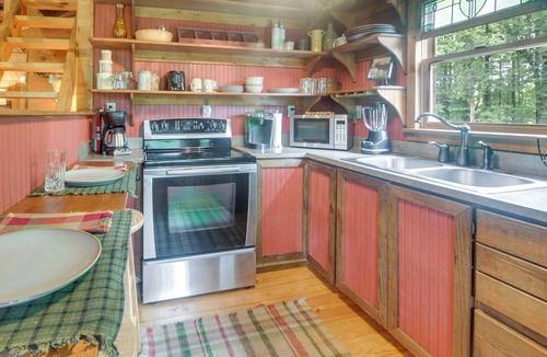 Vale Apartment | Near Hiking: Studio w/Fire Pit in Lawndale!