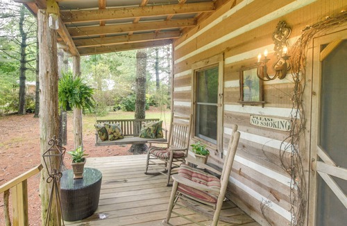 Vale Apartment | Near Hiking: Studio w/Fire Pit in Lawndale!