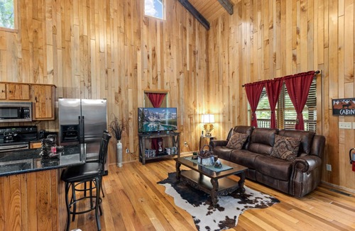 Linville Falls Cabin | Near Linville Gorge & Ski Resorts (sleeps 8)