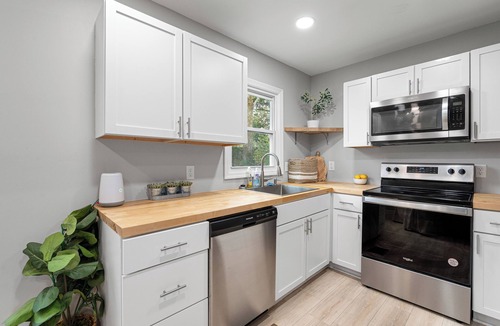 Beaufort Cottage | Near Parris Island, minutes to M.C.R.D and downtown
