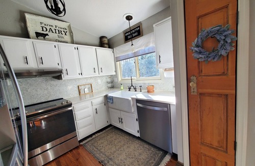 Fletcher House | Near Sierra Nevada & Biltmore n4BR/2BA 1 minute to Asheville Airport/Ag Center.