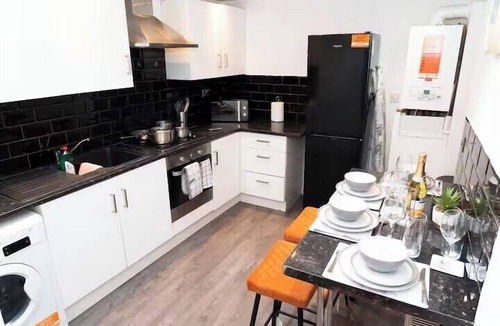 Newcastle-upon-Tyne Apartment | Near Transport - Parking - WiFi - Sleeps 3