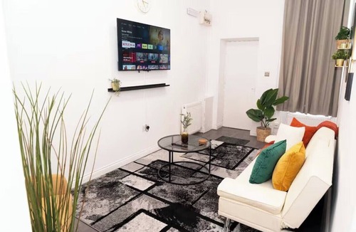 Newcastle-upon-Tyne Apartment | Near Transport - Parking - WiFi - Sleeps 3