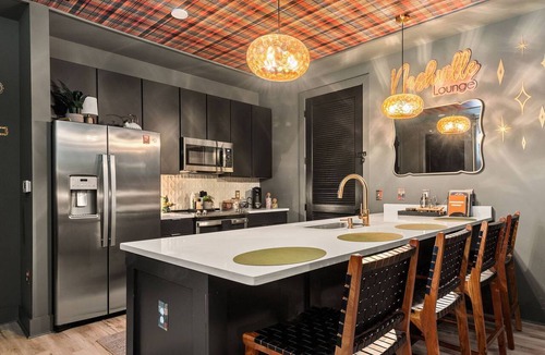 Nashville Condo | Neo 206 ~ 1 Mile to Downtown/Broadway ~ 4 Beds ~ Gym ~ Outdoor Space ~ Open Parking Lot