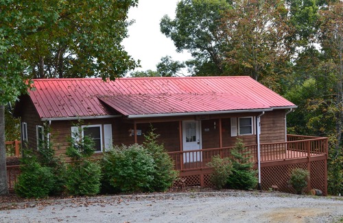 Grassy Creek Cabin | Nestled high in the Appalachian Mountains!