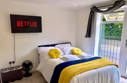 Ocean Village Apartment | ◑ Netflix ◑ Modern ◑Oceanvillage ◑ City Centre