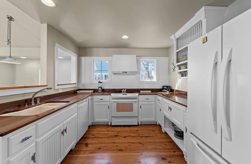 Minnesott Beach House | Neuse Village #5 - Quaint, tranquil cottage with pool & amazing views