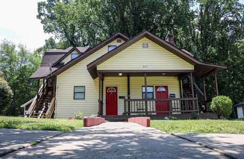 Wesley Heights House | *NEW* 20min Walk To BofA Stadium - FREE Parking! 1BEDROOM