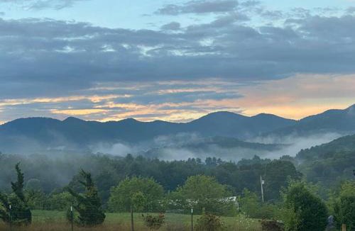 Candler House | New 2BR house, panoramic views, 15 min to DT AVL