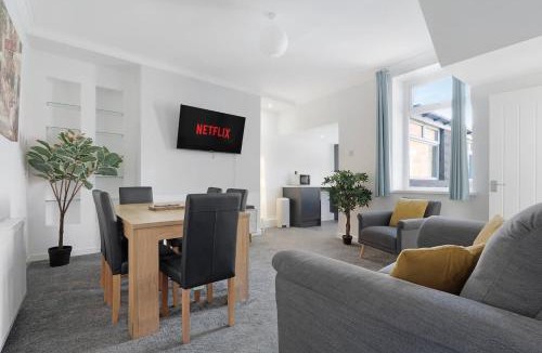Stanley House | New! 4BR in Durham Road