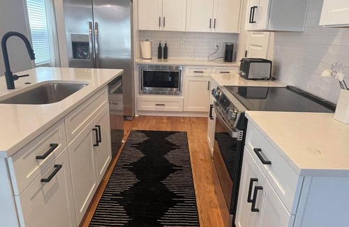 Inglewood House | New 4BR Nashville Near Downtown Sleeps 8, Free Parking