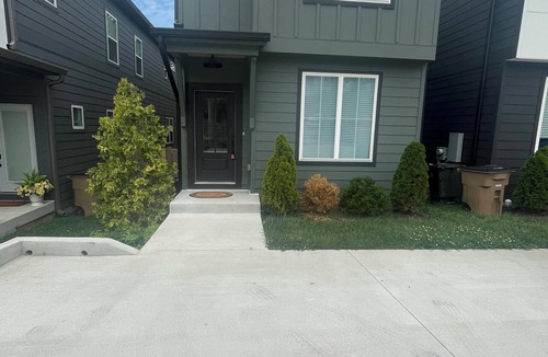 Inglewood House | New 4BR Nashville Near Downtown Sleeps 8, Free Parking