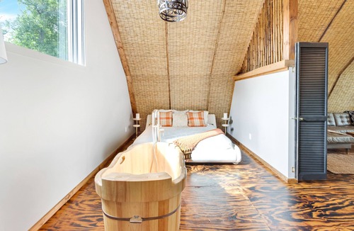 Sugar Grove House | NEW! Barn on private petting zoo farm with Hot Tub!