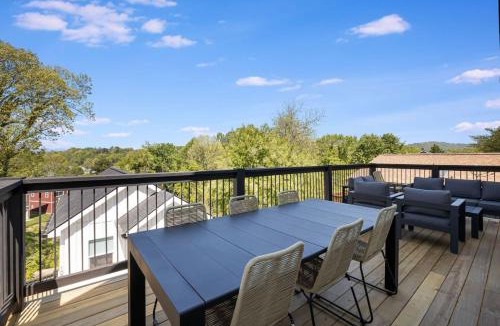 Kenilworth House | New Beautiful Home with Mtn Views, 2 Decks, Walk to Biltmore Village