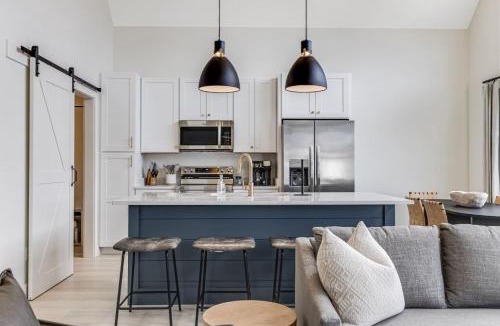 Kenilworth House | New Beautiful Home with Mtn Views, 2 Decks, Walk to Biltmore Village