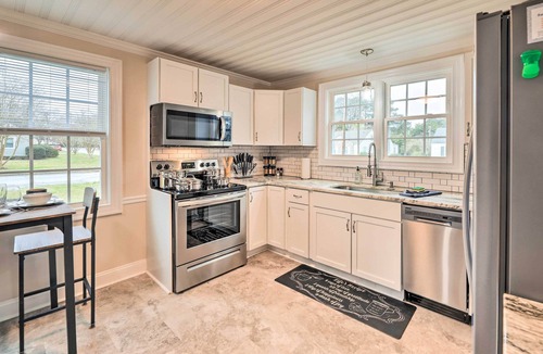 New Bern House | New Bern Retreat w/Fire Pit ~ 1 Mi to Dtwn!