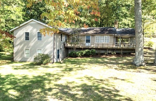 Littleton Cottage | NEW BOATHOUSE! 5Br + Flat 1 Acre Lakefront + Kayaks + Shuffleboard + Firepit