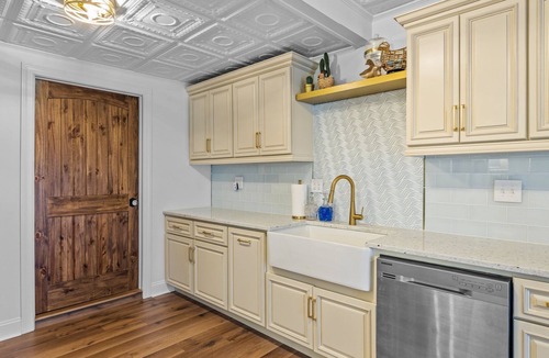 Morehead City House | NEW! Boho Cottage family/pet Friendly walking distance to Downtown Beaufort