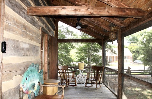 Mocksville Cabin | New! Carolina Frost Cabin in Downtown Mocksville