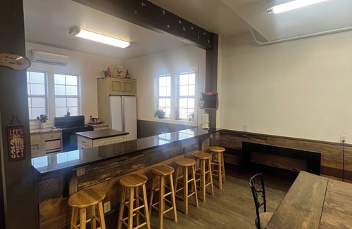 Brevard House | *NEW* “Casa Grande" Discount Rates! Private NEW HOT TUB, POOL TABLE, BASKE