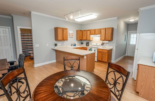 Cornelius Condo | *New* Charming 2BR Lake Norman Condo near Charlotte