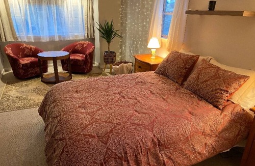 Candler Apartment | NEW: Charming Queen Studio with pool 15 min to DT Asheville