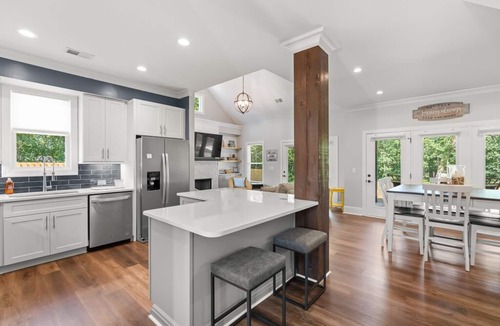 High Point Cottage | New Country Cottage, 3BR 2.5 BA, Ensuite Master on Main, Relax Rewind Repeat