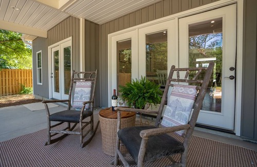 High Point Cottage | New Country Cottage, 3BR 2.5 BA, Ensuite Master on Main, Relax Rewind Repeat