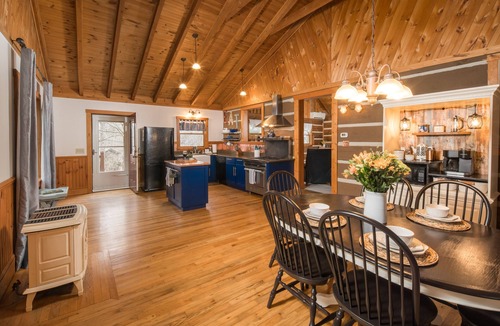 Boone Cabin | New Deck & New Appliances - Fire Pit - Hot Tub and 8 minutes to APP State