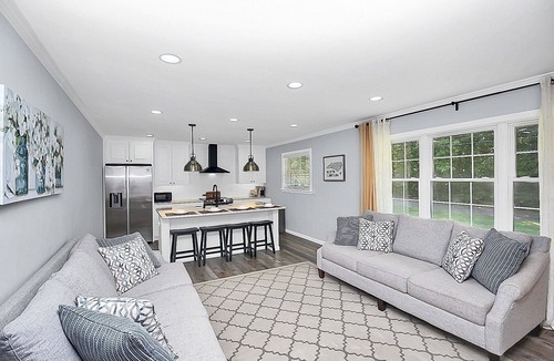 Matthews House | NEW! Designer Remodel w King Bed, Fast WiFi