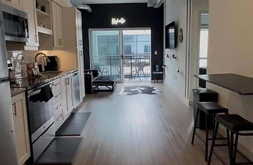 Sobro Apartment | ~NEW~ Downtown Nashville! Walk to Broadway + FREE parking Balcony Pool