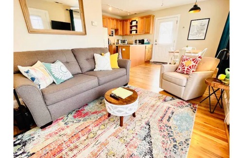 Westwood Place Cottage | New! East West Nest ~ Walkable ~ Private ~ Stylish