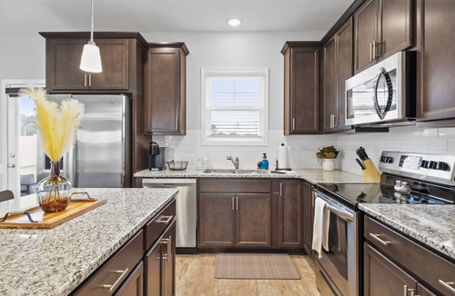 Cape Fear House | NEW~Extended Stay: Insurance, Military, Moves & Corporate Clients