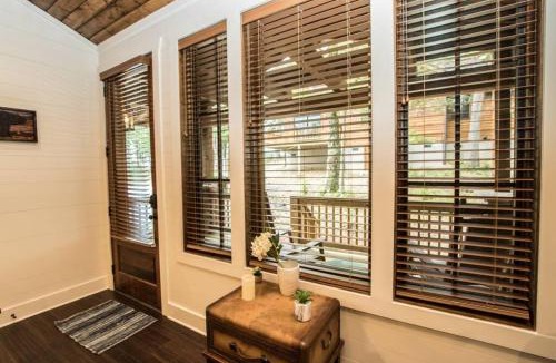 Glenville Villa | NEW FOREST COTTAGE W/GRILL & DECK:HIKE, FISH, GOLF