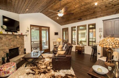 Glenville Villa | NEW FOREST COTTAGE W/GRILL & DECK:HIKE, FISH, GOLF