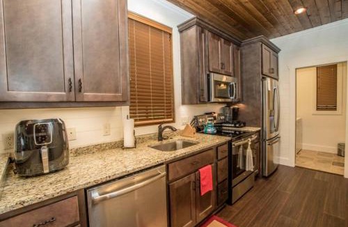 Glenville Villa | NEW FOREST COTTAGE W/GRILL & DECK:HIKE, FISH, GOLF