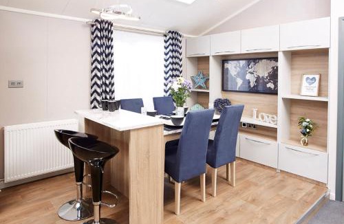 Tiptoe Cabin | New Forest Lodges Bashley Park