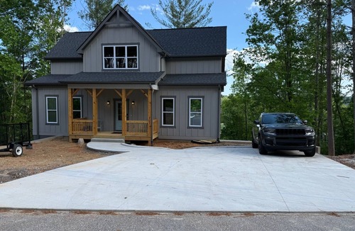 Nebo House | New four bedroom house with private dock on Lake James.