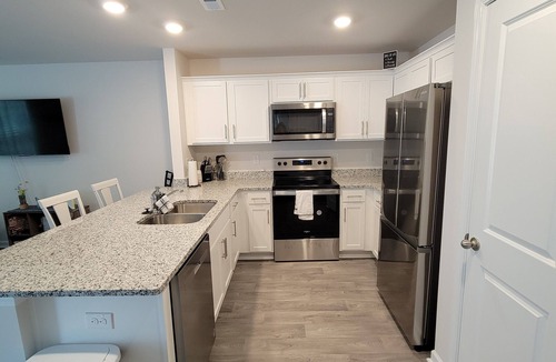 Carthage House | New Furnished Townhome Near Hospitals & Golf