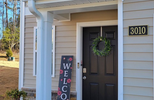 Carthage House | New Furnished Townhome Near Hospitals & Golf