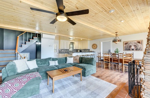 Maggie Valley Cabin | *New | Golf Course + Mountain Views | Hot Tub | Minutes to everything!