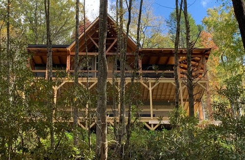 Burnsville House | New Home on South Toe River, Pet Friendly