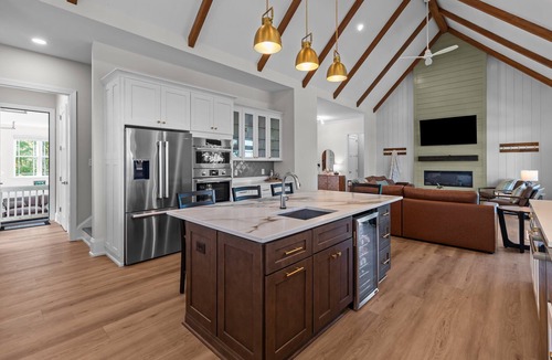 Southmont House | NEW HOUSE! 5 Bedroom-Pet Friendly-High Rock Lakefront Luxury in charming Denton