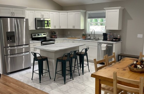 Hendersonville House | NEW house nestled in a quiet area. Has hot tub & game room. 5 min to down town.