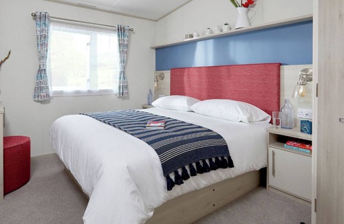 Milford on Sea House | New in 2020 - 12ft wide caravan with one double, one twin.