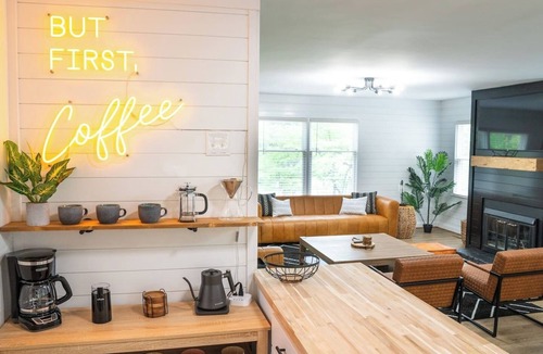 Southern Pines House | New! Insane Golf Retreat & Simulator - Bogey Bunks