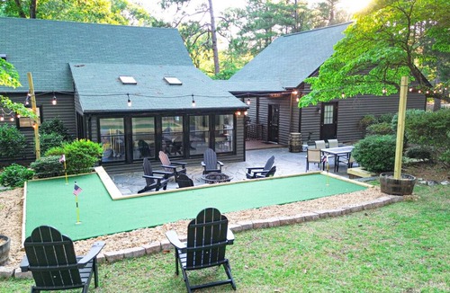 Southern Pines House | New! Insane Golf Retreat & Simulator - Bogey Bunks