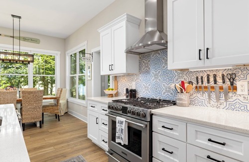 Eatons Crossing House | New! Lakefront 4BR, Kayaks, Paddleboards, Games