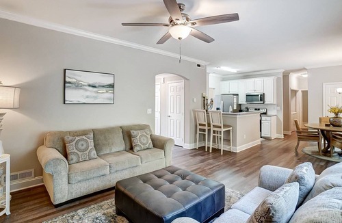 Paw Creek House | New Listing! Coulwood Carriage House - 10 mins. from US Whitewater Ctr. - Good for families - BBQ